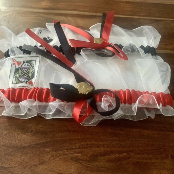 Red Black Satin Las Vegas Queen Ace Card Gold Charm Mesh Stretch Garter Band Set - Picture 8 of 12